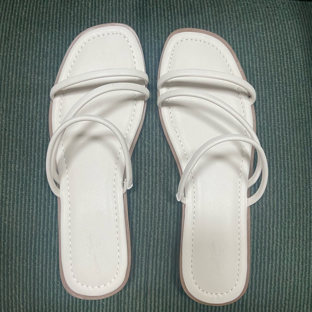 Ladies, size 11 memory foam sandals, NIB - Picture 2 of 5